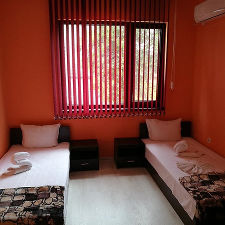 Guest House Karaulanov Elhovo  Eksteriør billede