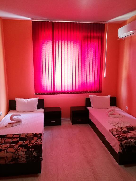 Guest House Karaulanov Elhovo  Eksteriør billede