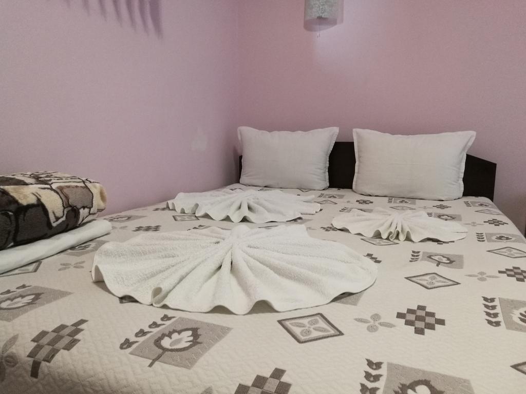 Guest House Karaulanov Elhovo  Eksteriør billede